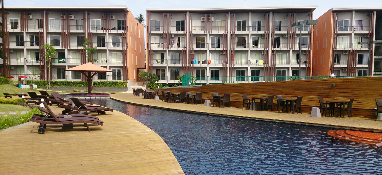 RePlay Condo swimming pool